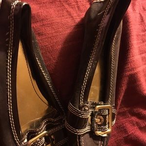 Girls sued leather shoes